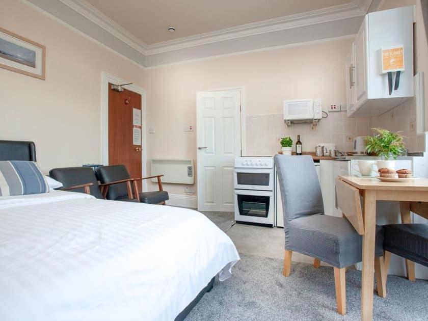 Bedford Holiday Apartments Пейнтон Экстерьер фото