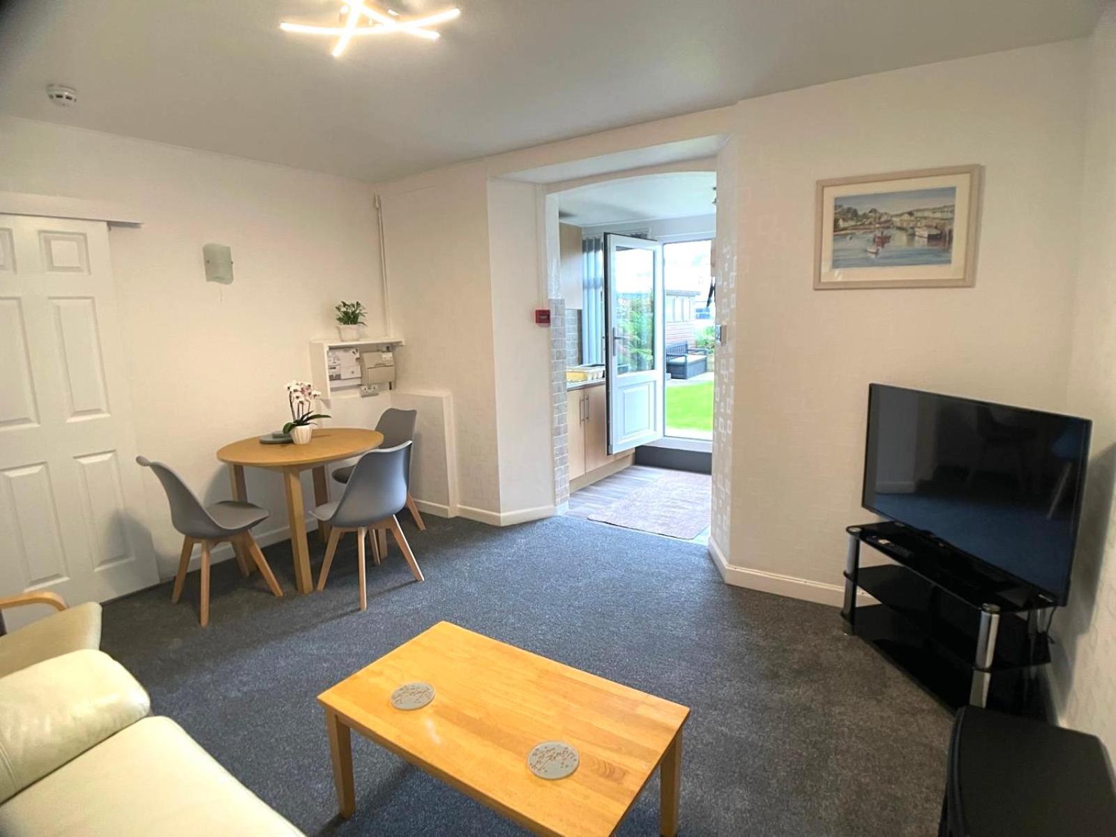 Bedford Holiday Apartments Пейнтон Экстерьер фото