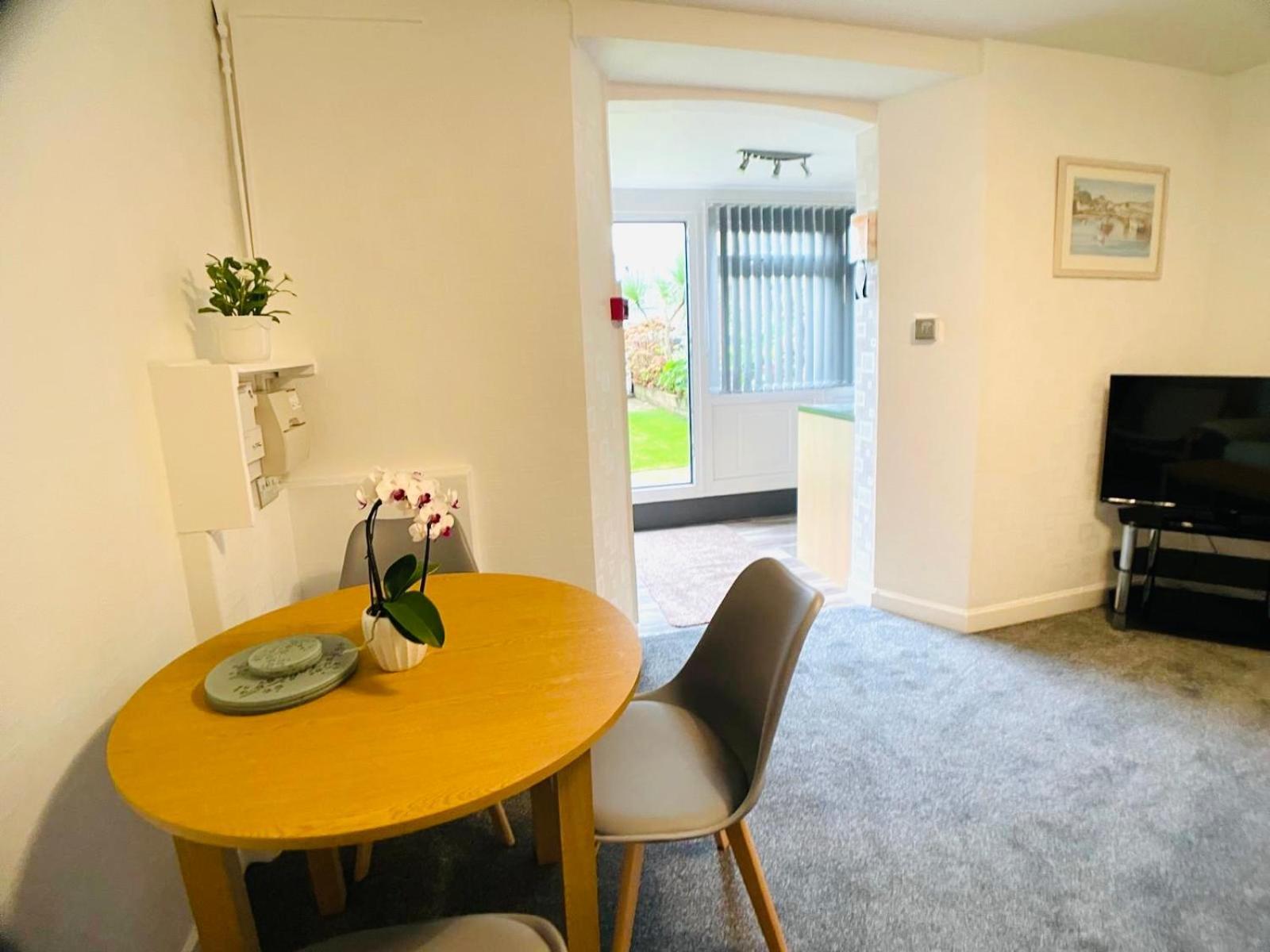 Bedford Holiday Apartments Пейнтон Экстерьер фото