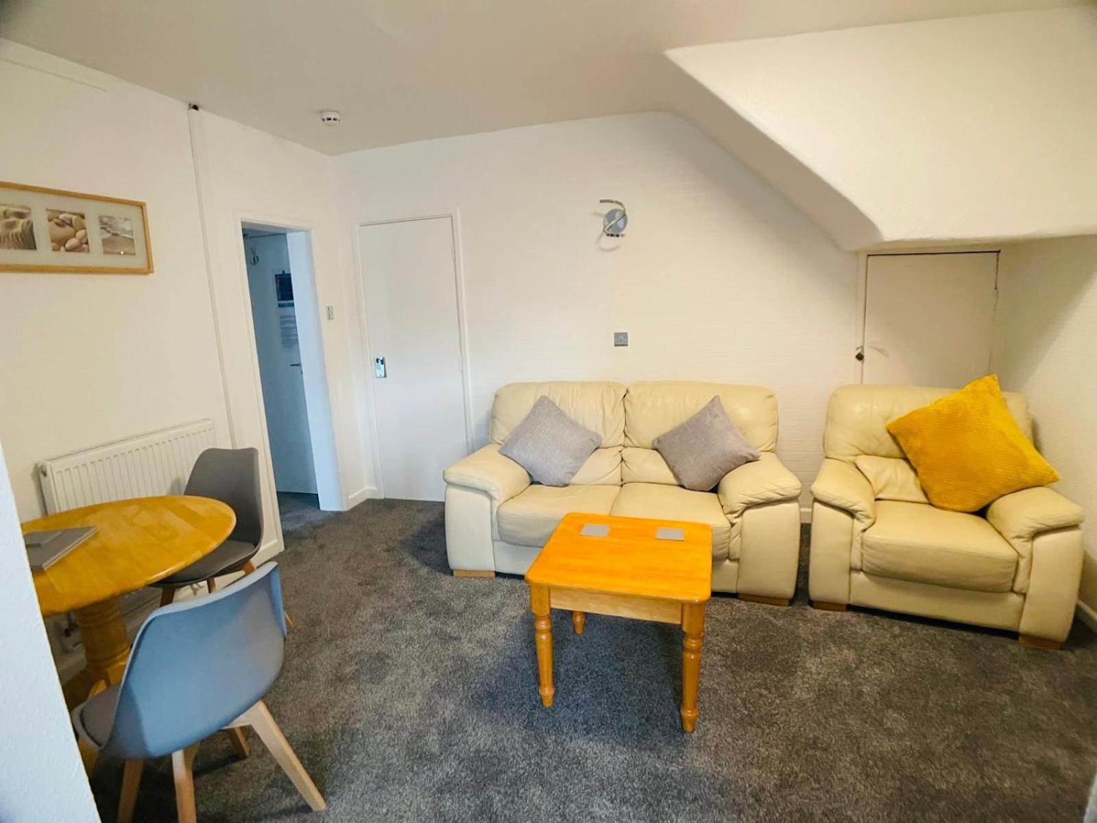Bedford Holiday Apartments Пейнтон Экстерьер фото